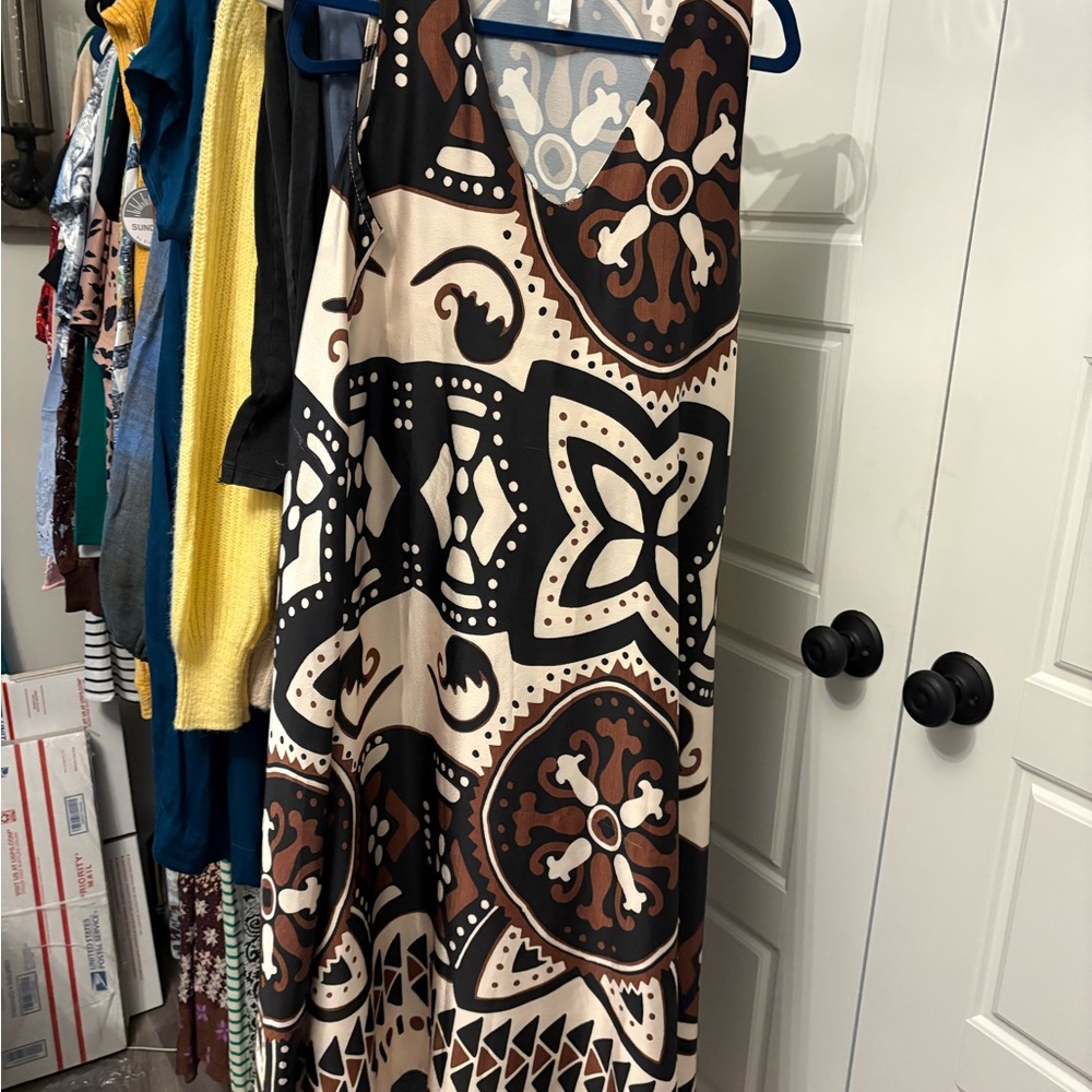 Elegant Black and Cream Patterned Dress